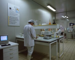 1988 : Le laboratoire est réalisé en panneaux