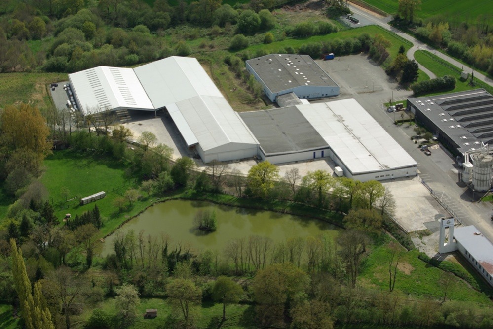 PRE EN PAIL - ZA des Alpes Mancelles - Route de Gesvres plus fort que Google Earth en ULM au dessus du site de MAINE AGROTEC