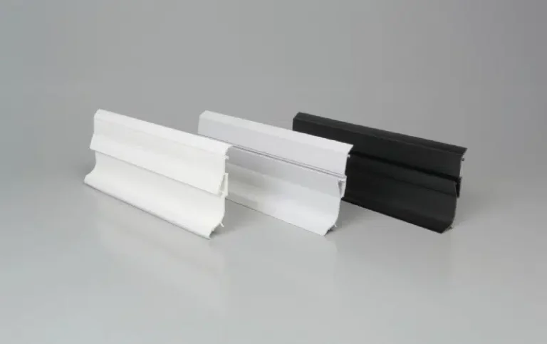 accessoires-plinthes-100mm-fixations-cachees