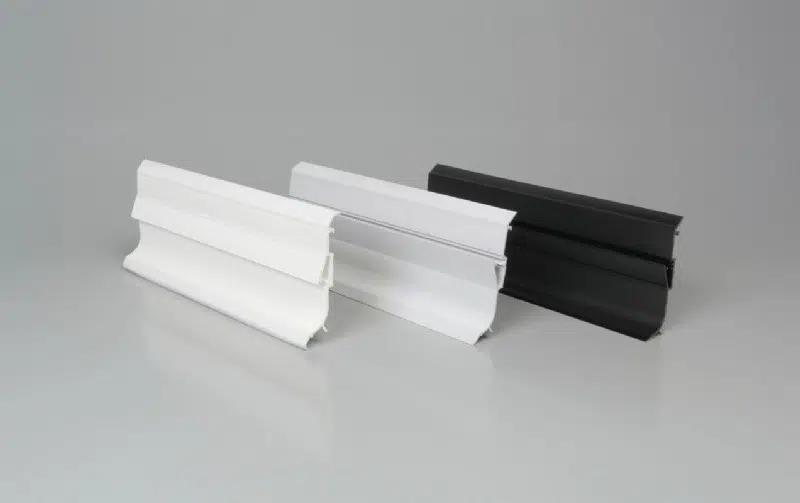 accessoires-plinthes-100mm-fixations-cachees