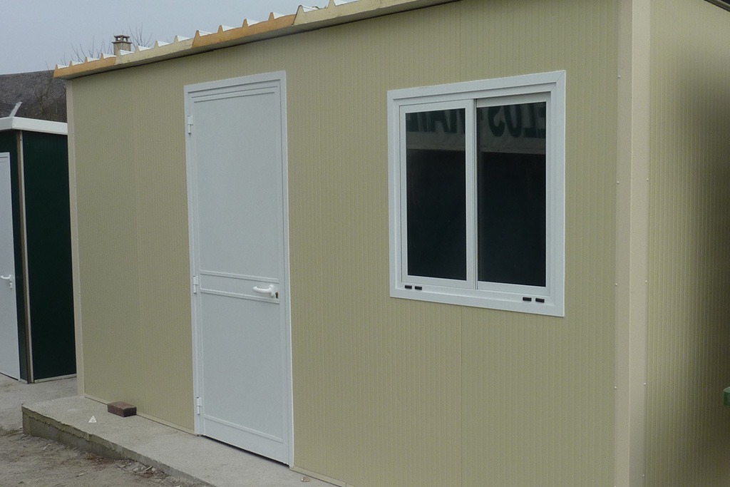 integration porte aluminium dans panneau sandwich